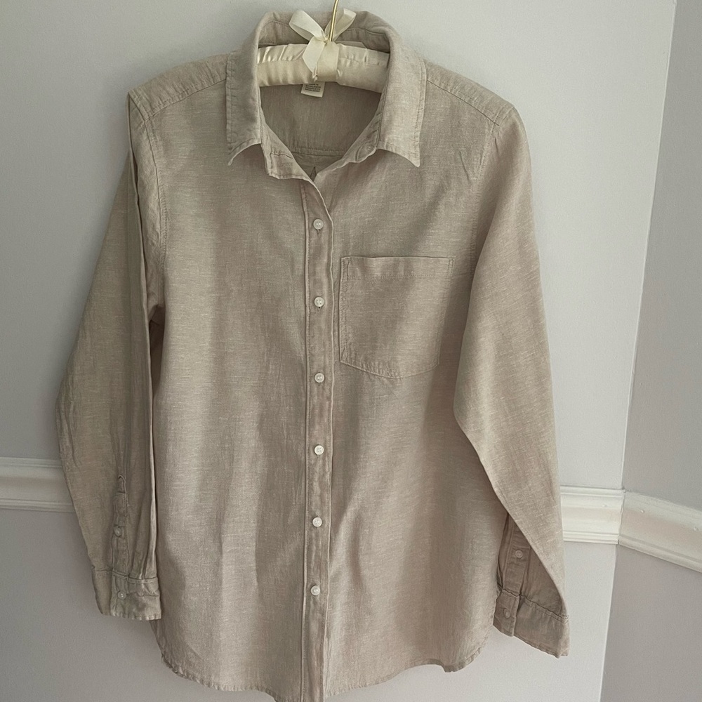 H&M linen blend cream colored button down shirt Women’s Size S